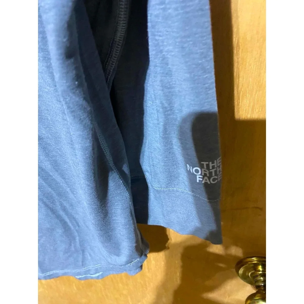 Men's North Face TShirt and Long Sleeved Tshirt, Size Small